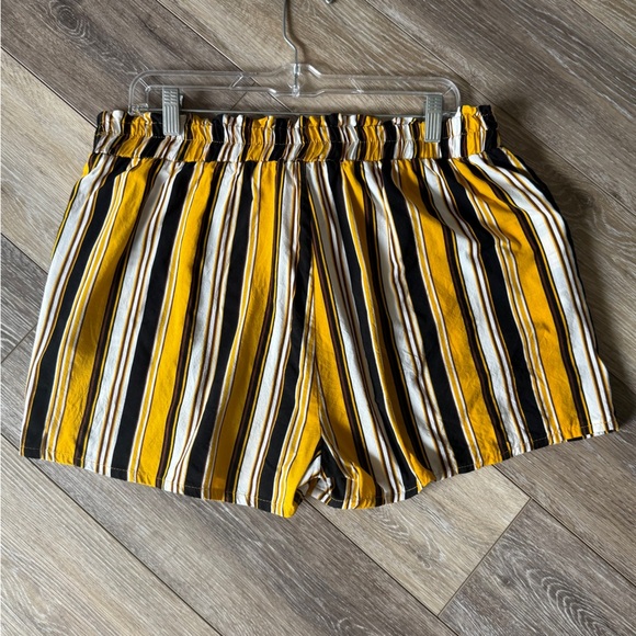 Super cute Striped Women's Shorts size 2X - Picture 2 of 7
